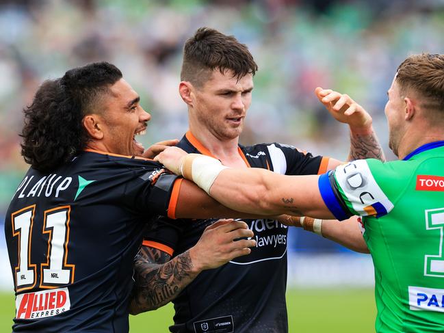 Former Tigers teammate Isaiah Papali'i (left) has given Bateman (centre) a glowing endorsement. Picture: Getty Images