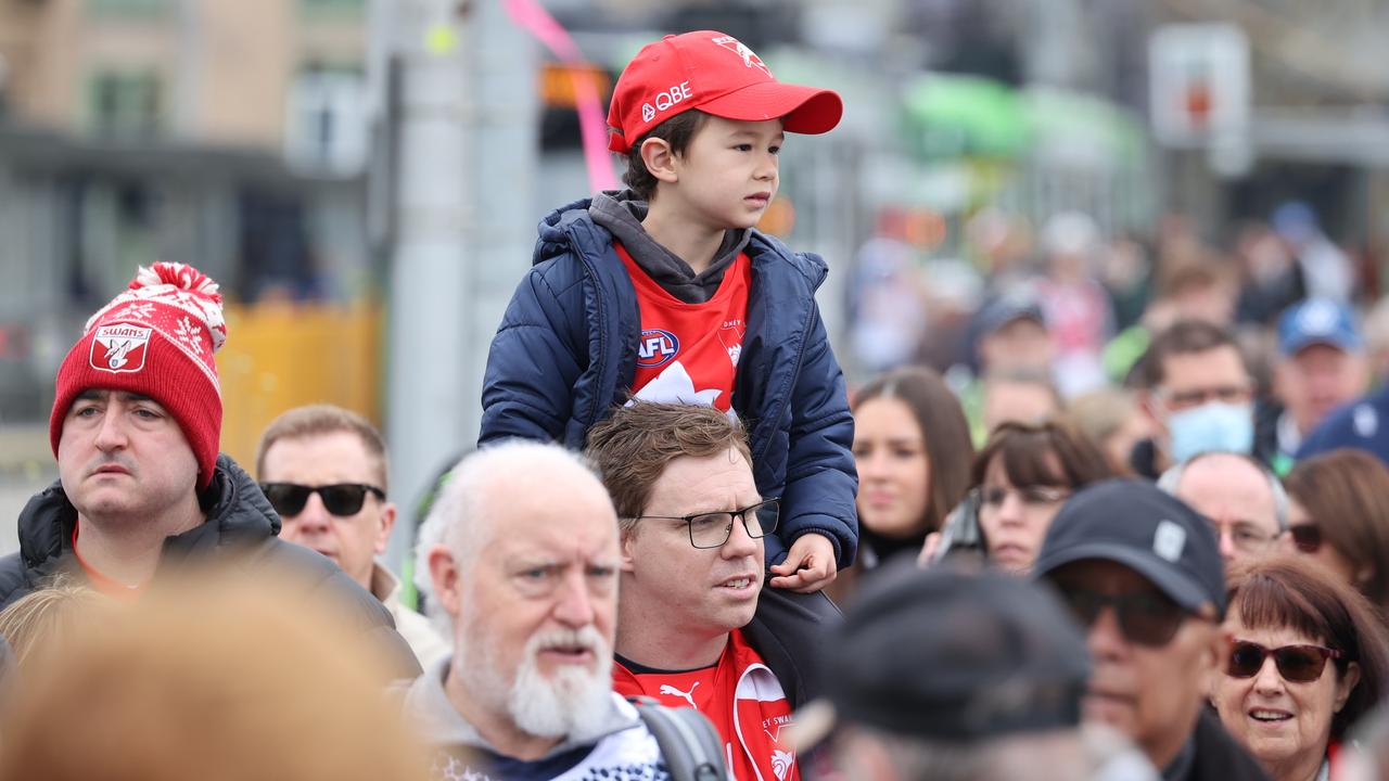 Fans heading to the Yarra. Picture: Jason Edwards