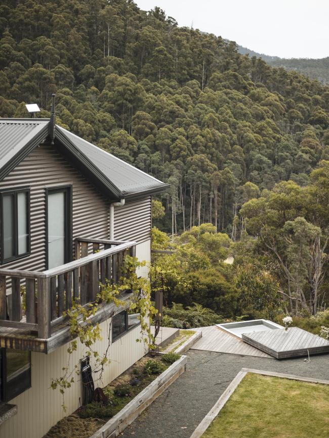 Orchards Nest at Lucaston in Tasmania's Huon Valley. Mark Allan Photography