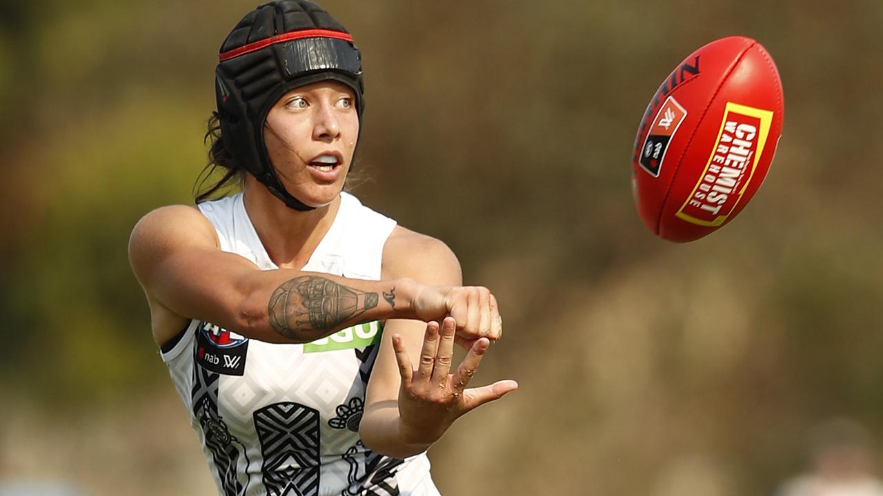 Brittany Bonnici fires off a handball.