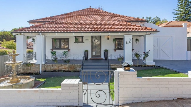 The <a href="https://www.realestate.com.au/property-house-wa-mount+lawley-131316918">Mount Lawley pad </a>in Perth has had a complete interior facelift.