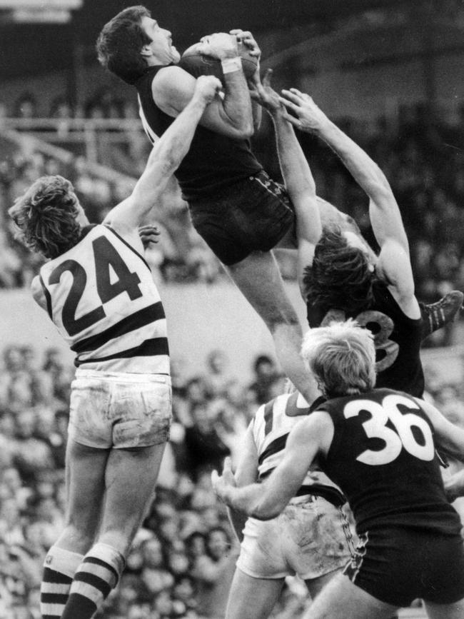 1981. Peter Bosustow flies for a mark. Carlton v Geelong. Neg: 810801/167