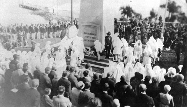 Anzac Day Commemoration Service, War Memorial Park, Gosford — 1924-1930. Picture: Central Coast Council Library/Gostalgia.