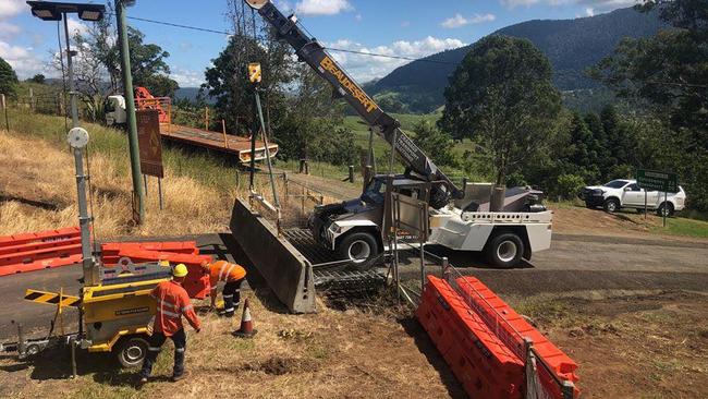 Lions Rd closed at the Queensland/NSW border.