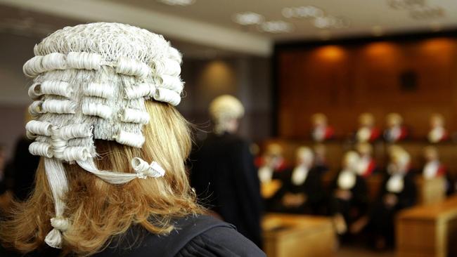 08/02/2004 BACKARCHIVE: Generic - Barristers in robes and wigs at Southport Magistrates Court .