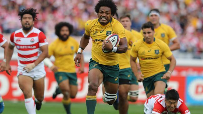 Henry Speight of Australia breaks through to score the second try.