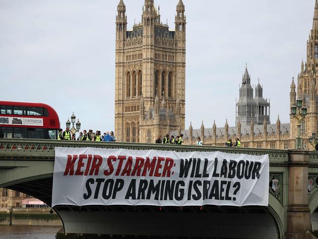 CORRECTION / A banner reading "Keir Starmer: Will Labour Stop Arming Israel?" is hung over the side of Westminster Bridge, in front of the Palace of Westminster, home to the Houses of Parliament, during early morning rush hour in London on June 3, 2024. Britain's Conservative Prime Minister Rishi Sunak and Labour opposition leader Keir Starmer will go head-to-head Tuesday, June 4, in the first televised debate of the election campaign, broadcaster ITV announced Wednesday, May 29. (Photo by HENRY NICHOLLS / AFP) / âThe erroneous mention[s] appearing in the metadata of this photo by HENRY NICHOLLS has been modified in AFP systems in the following manner: Removing reference to Greenpeace, included in error. Please immediately remove the erroneous mention[s] from all your online services and delete it (them) from your servers. If you have been authorized by AFP to distribute it (them) to third parties, please ensure that the same actions are carried out by them. Failure to promptly comply with these instructions will entail liability on your part for any continued or post notification usage. Therefore we thank you very much for all your attention and prompt action. We are sorry for the inconvenience this notification may cause and remain at your disposal for any further information you may require.â