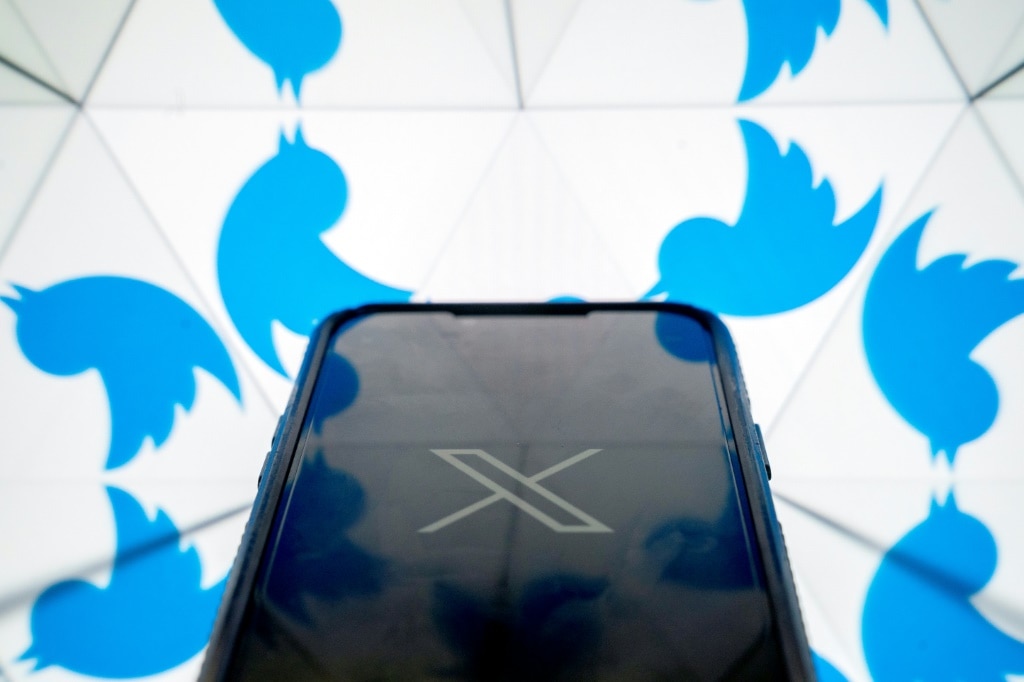 Musk Rebrands Twitter Replacing Bird Logo With X Au