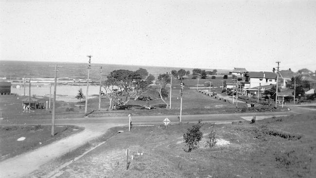 Collaroy looking towards Pittwater Rd and Birdwood Ave in the 1930s. Photo Northern Beaches Library