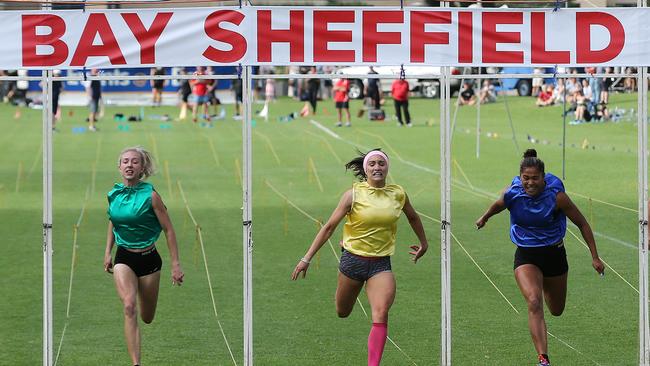 Jessica Payne, in yellow, wins the women’s race for the Bay Sheffield last year. Picture: Dylan Coker