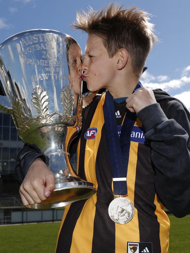 Cooper Hodge recreated his father Luke Hodge's pose from the 2014 Toyota AFL Grand Final. Photo by Michael Willson/AFL Photos.