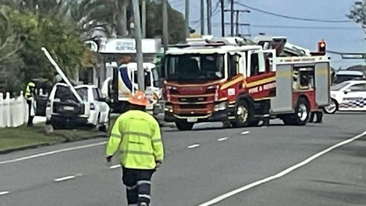 Man dies after crashing 4WD into light pole