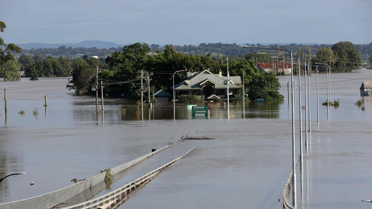 Australian weather: Town at risk of worst flood in 155 years | news.com ...