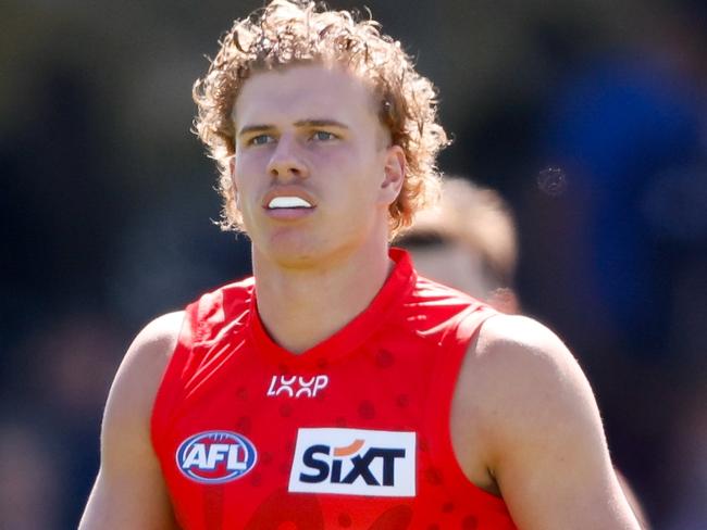 BALLARAT, AUSTRALIA - MARCH 24: Jed Walter of the Suns in action during the 2024 AFL Round 02 match between the Western Bulldogs and the Gold Coast SUNS at Mars Stadium on March 24, 2024 in Ballarat, Australia. (Photo by Dylan Burns/AFL Photos via Getty Images)