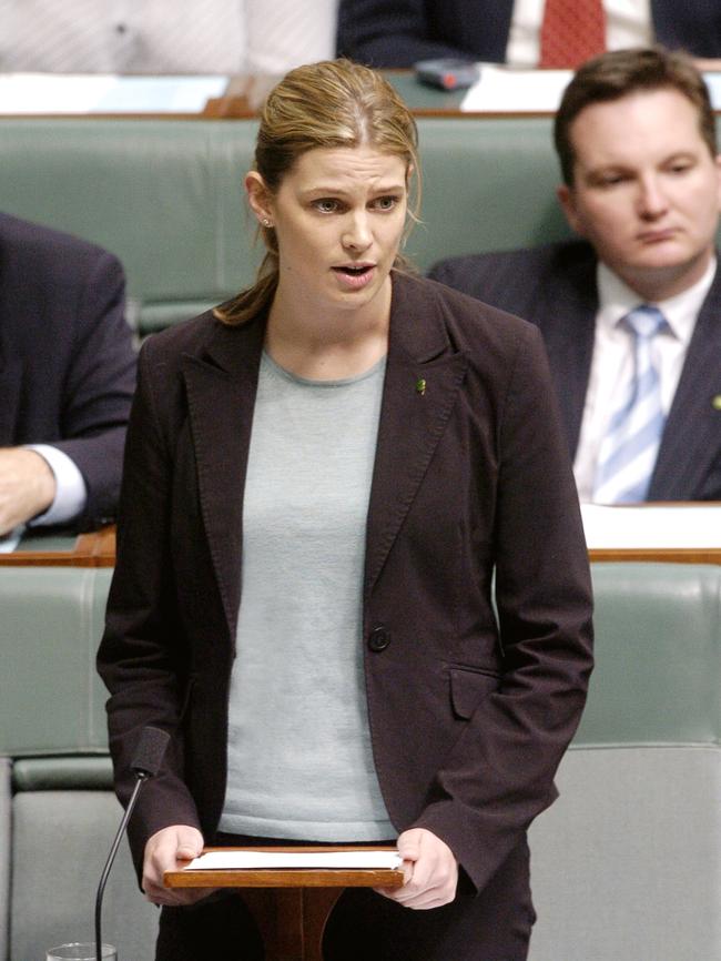 Ellis delivers her maiden speech in Parliament in November 2004.