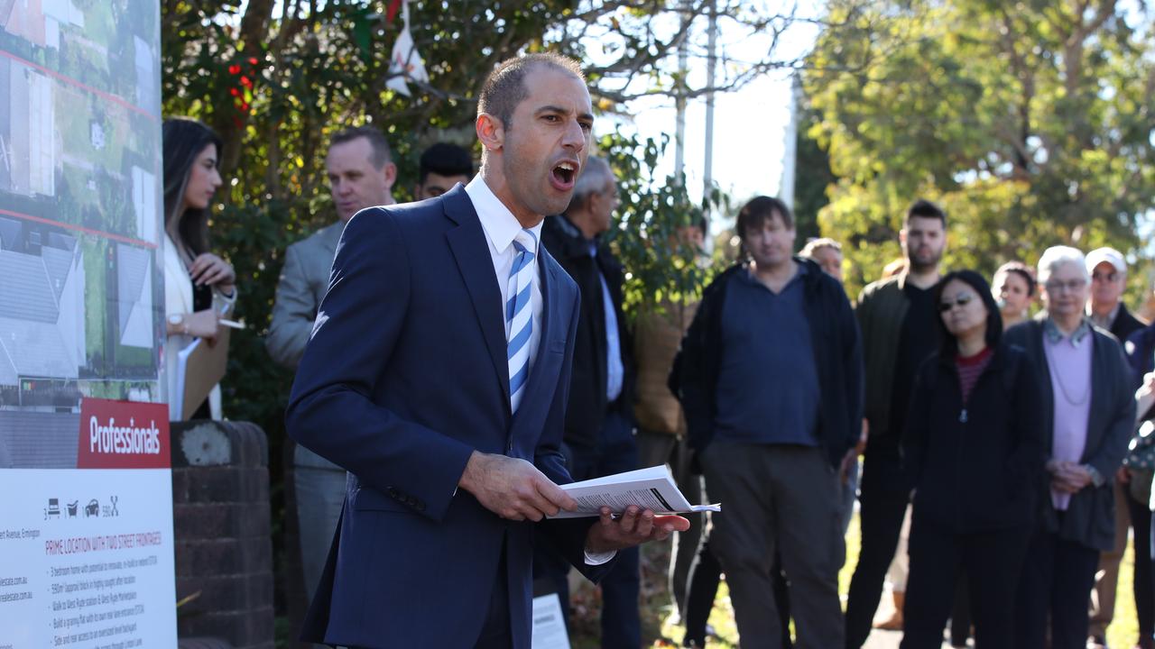 Auctioneer Rocky Bartolotto at the sale of 15 Linton Ave, West Ryde. Picture: David Swift