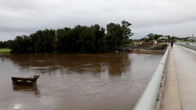 Hawkesbury swells under the New Windsor Bridge. Picture: Damian Shaw