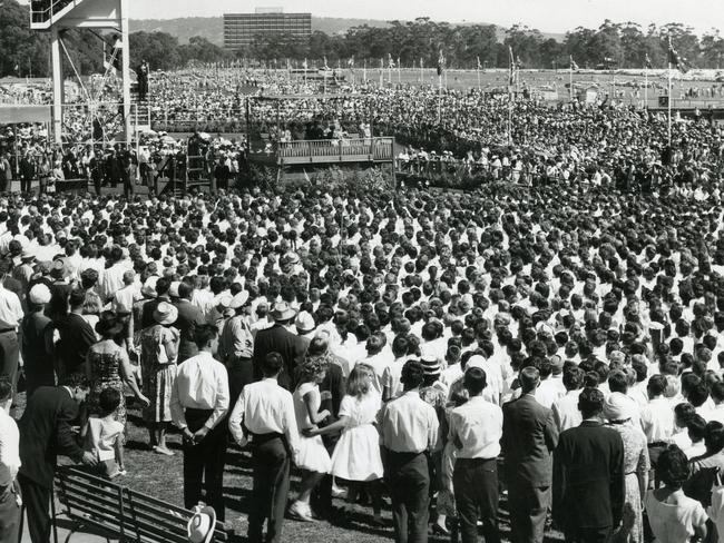 Queen Elizabeth II at Victoria Park Racecourse.