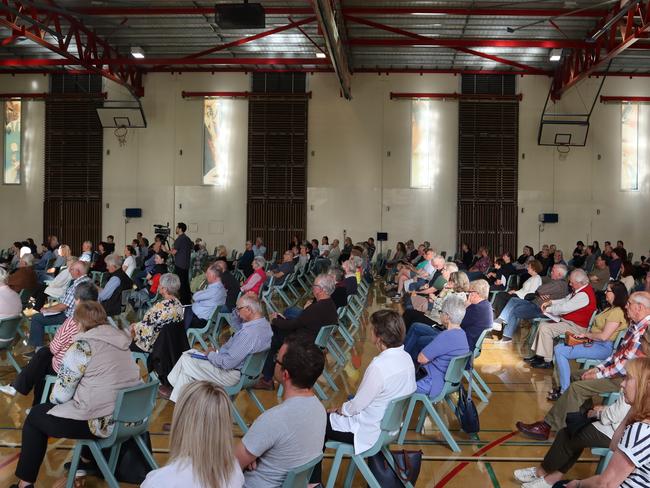 Almost 350 people have turned up for a forum in opposition of a plan to store PFAS contaminated waste in McLaren Vale