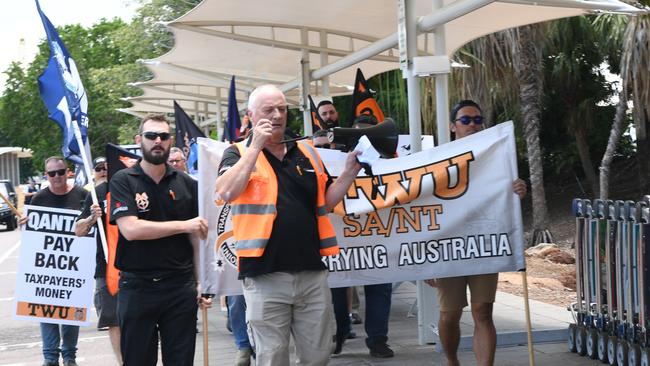 Qantas workers protesting the outsourcing of ground workers at Darwin International Airport, Picture: Katrina Bridgeford.