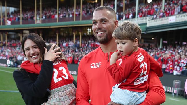 Franklin was emotional as he took in the cheers of an adoring Sydney crowd with his family. (Photo by Jason McCawley/AFL Photos/via Getty Images )