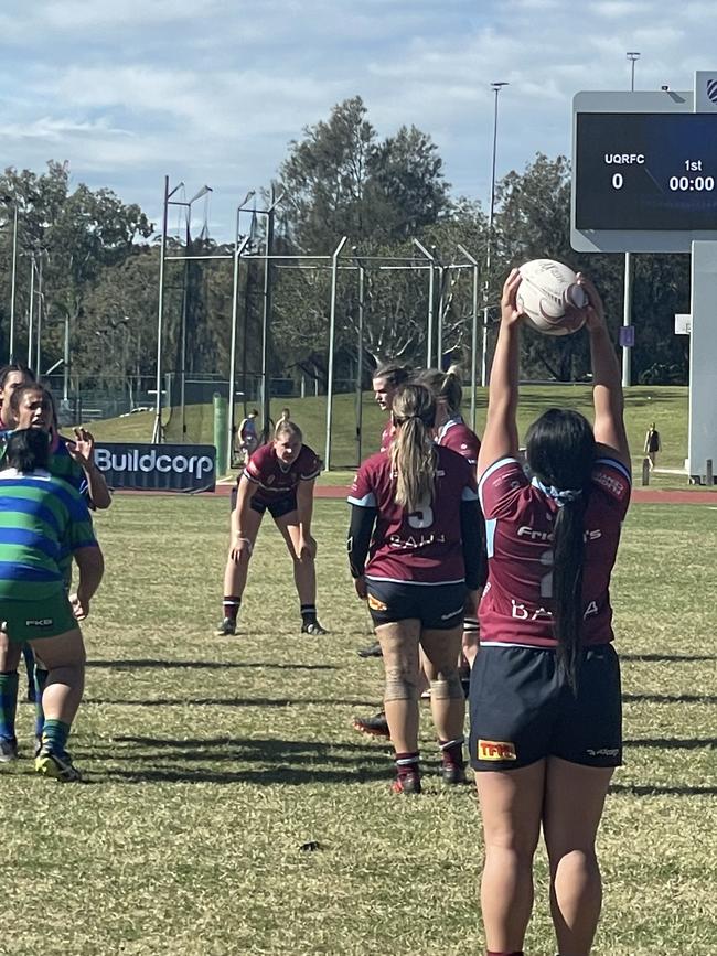 University prepare to deliver line out ball.