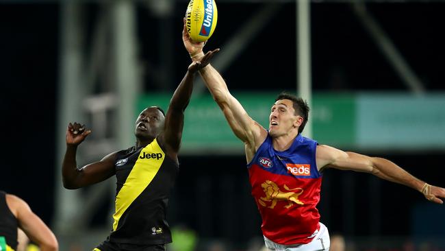 Mabior Chol competes against Brisbane ruckman Oscar McInerney.