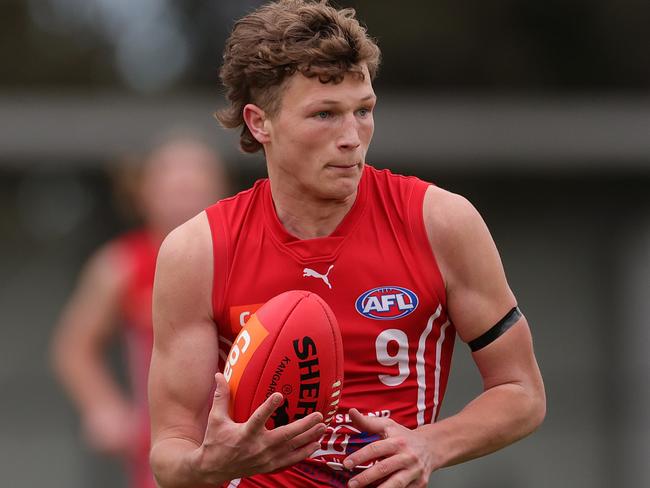 MELBOURNE, AUSTRALIA - SEPTEMBER 09: Zane Duursma of the Gippsland Power runs with the ball during the Coates Talent League Girls Quarter Final match between Tasmania Devils and Gippsland Power at Highgate Reserve on September 09, 2023 in Melbourne, Australia. (Photo by Kelly Defina/AFL Photos/via Getty Images )