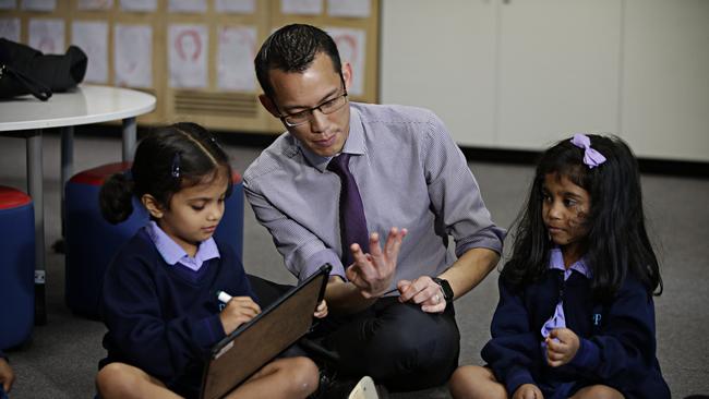 Maths teacher Eddie Woo with Kindergarten students Hawwa Faslu Rahman and Dhwani Raghesh at Parramatta Public School. Picture: Adam Yip