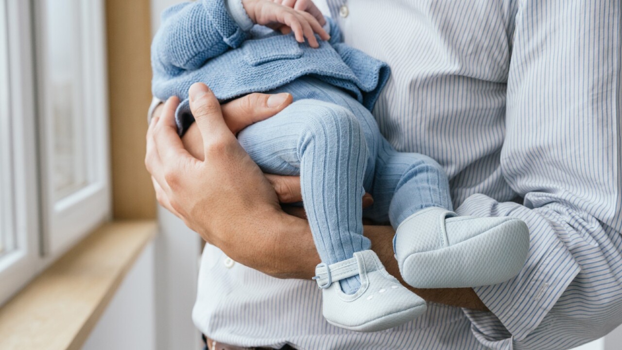 Government launches scheme to pay super on paid parental leave