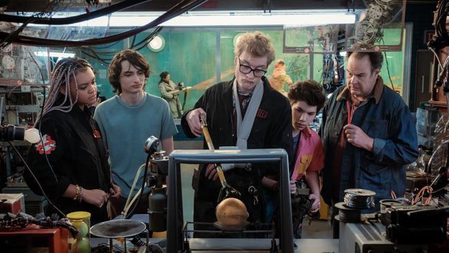 Lucky (Celeste O’Connor), Trevor (Finn Wolfhard), Lars Pinfield (James Acaster), Podcast (Logan Kim) and Ray (Dan Aykroyd) in Ghostbusters