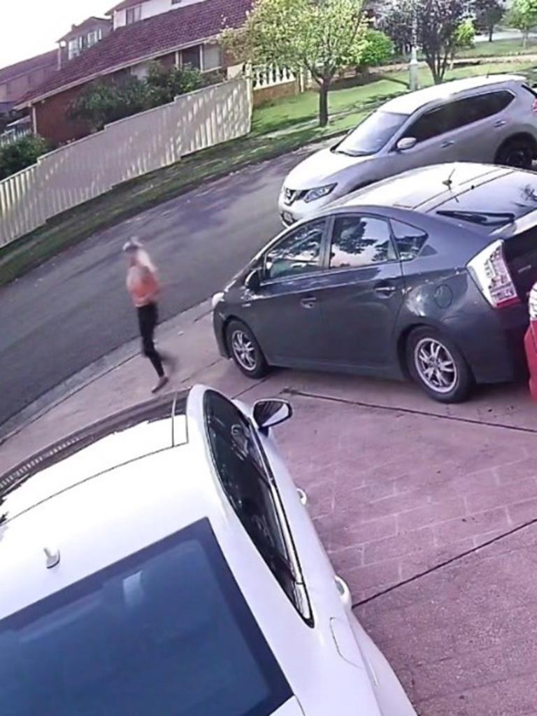 She was seen walking along Zadro Ave about 8.35pm on Friday, November 25. Picture: NSW police