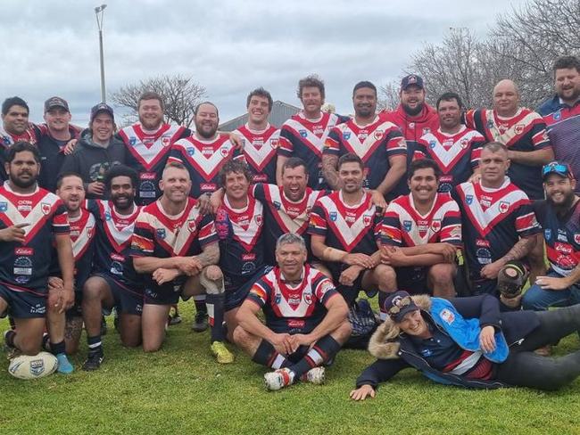 The Ivanhoe Roosters' men's and Narrandera Lizards' women's teams that play in the ProTen Western Riverina Community Cup. Picture: supplied