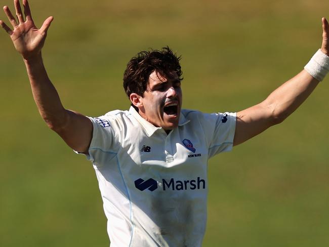 SYDNEY, AUSTRALIA - OCTOBER 27: Sean Abbott of New South Wales successfully appeals for lbw to dismiss Scott Boland of Victoria during day one of the Sheffield Shield match between New South Wales and Victoria at Drummoyne Oval, on October 27, 2021, in Sydney, Australia. (Photo by Cameron Spencer/Getty Images)