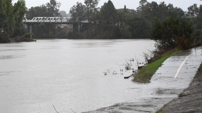 Byron Bay inundated by flooding while residents in Lismore told to ...