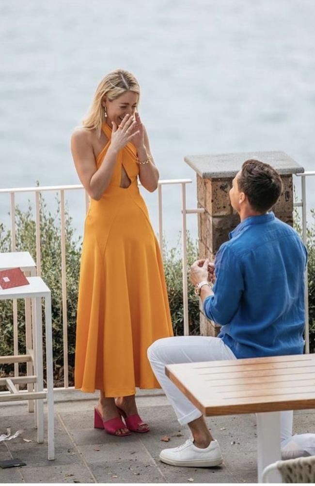 Jimmy proposed to Holly on the balcony of their hotel room in Sorrento, Italy.