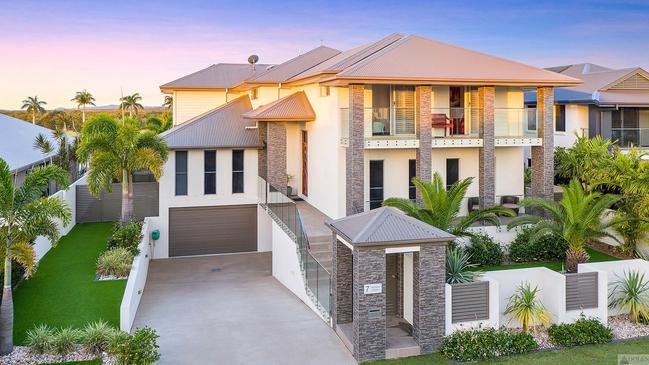 7 Sunset Pl, Jacobs Well.