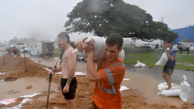 Townsville residents fill sandbags at Lou Lister Park on February 1. Picture: Evan Morgan