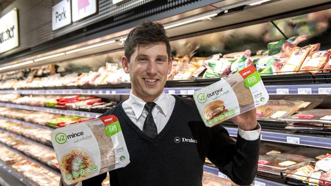 Drakes Supermarkets employee James McDowell with V2food’s mince and burgers.