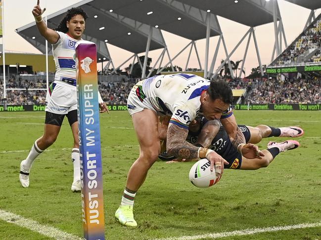 TOWNSVILLE, AUSTRALIA - JUNE 08: Charnze Nicoll-Klokstad of the Warriors scores a try during the round 14 NRL match between North Queensland Cowboys and New Zealand Warriors at Qld Country Bank Stadium, on June 08, 2024, in Townsville, Australia. (Photo by Ian Hitchcock/Getty Images)