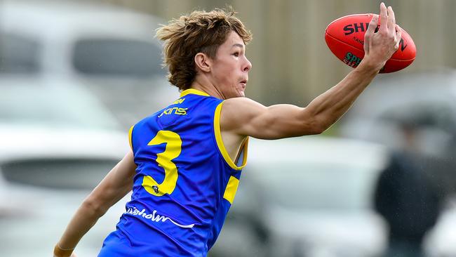 Toby Coleridge of Frankston District had the ball on a string. (Photo by Josh Chadwick)