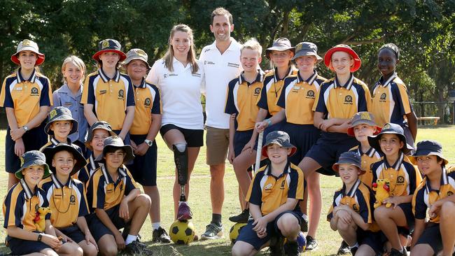 Australian Paralympic swimmer Monique Murphy and Australian Olympian Hockey player Mark Knowles (middle) pose with students during the launch of the AOC’s Olympics Unleashed program at Yeronga State School. (Photo by Jono Searle/Getty Images)