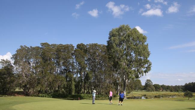 Residents support having a golf course in Helensvale. Photo: Regi Varghese