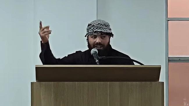 Brother Ismail delivers his sermon at the Al Madina Dawah Centre where he criticises Anthony Albanese, his stance on Israel and Australia's treatment of indigenous Australians. Source: YouTube