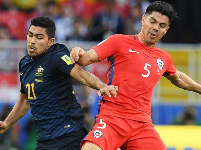 Australia's midfielder Massimo Luongo (L) vies with Chile's midfielder Francisco Silva  during the 2017 Confederations Cup group B football match between Chile and Australia at the Spartak Stadium in Moscow on June 25, 2017. / AFP PHOTO / Kirill KUDRYAVTSEV