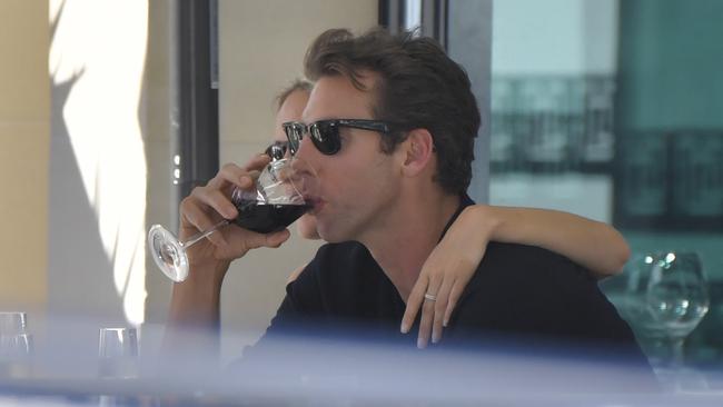 Grant Hackett is seen with a mystery blonde having lunch and drinking at the Gold Coast’s Versace restaurant.