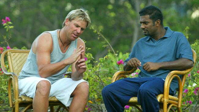 Shane Warne and Muttiah Muralitharan meet on the eve of the Test series in 2004