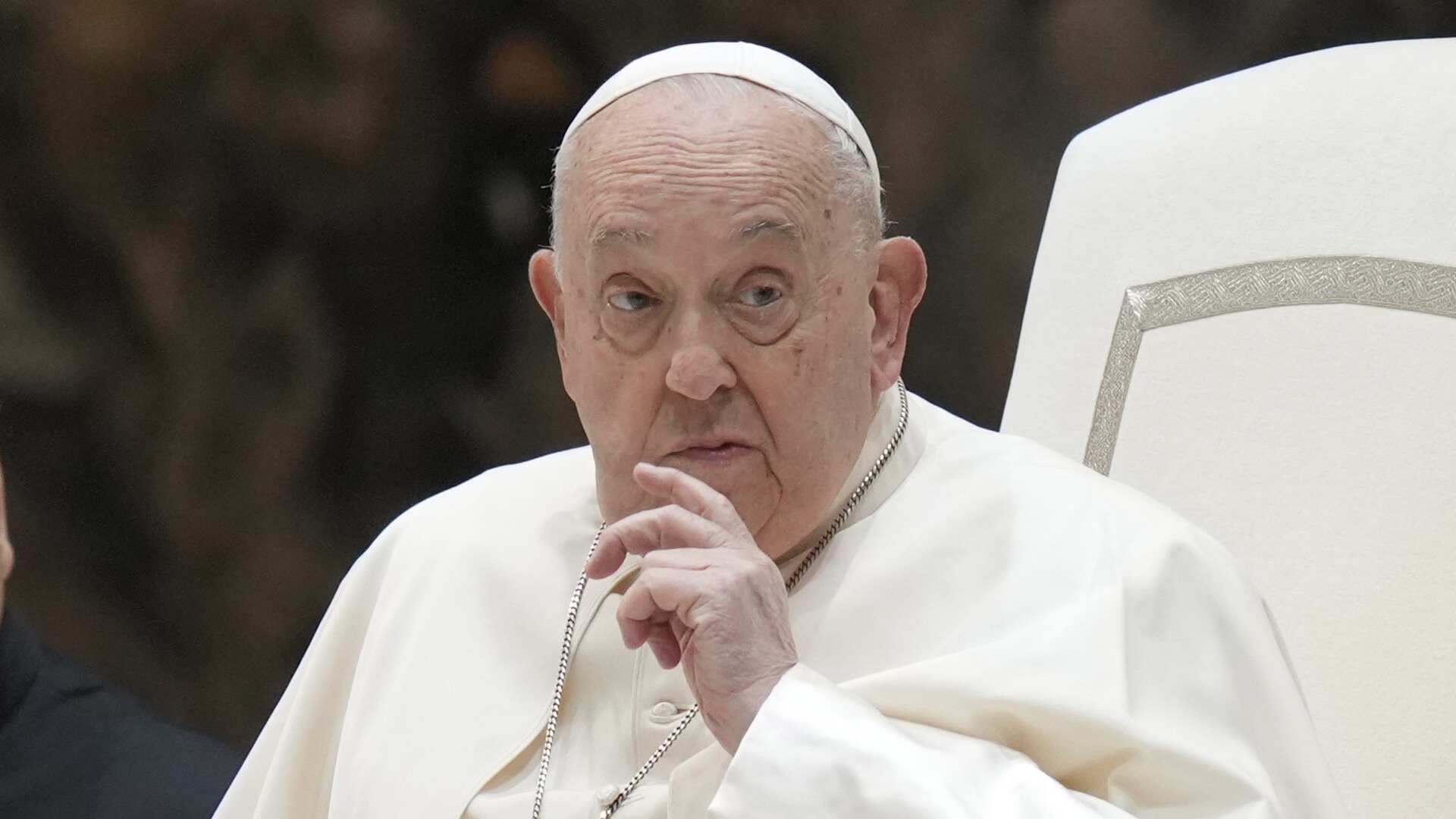 Pope suffers two episodes of respiratory failure