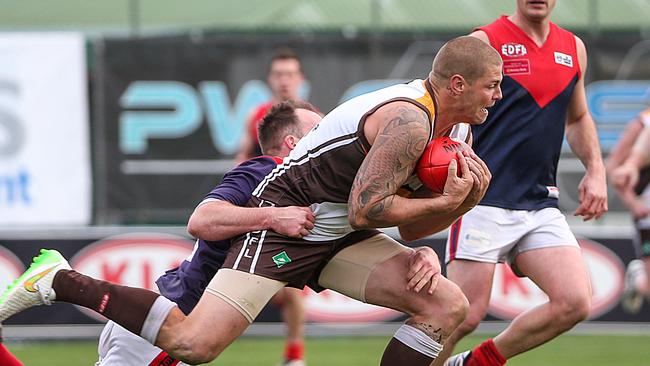 Cameron Cloke marks on the lead for EDFL club Craigieburn last season. Picture: Ian Currie.