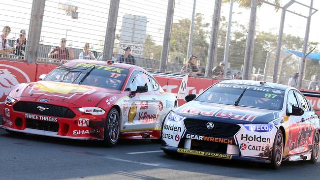 Van Gisbergen overtakes McLaughlin on lap 88. Photo: AAP Image/Richard Gosling